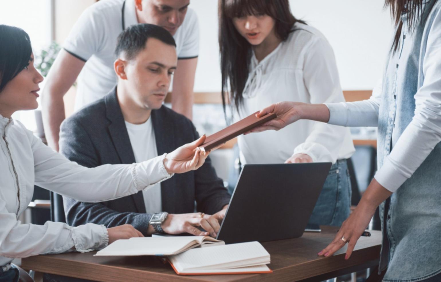 Analisis fundamental laporan keuangan perusahaan untuk investasi cerdas