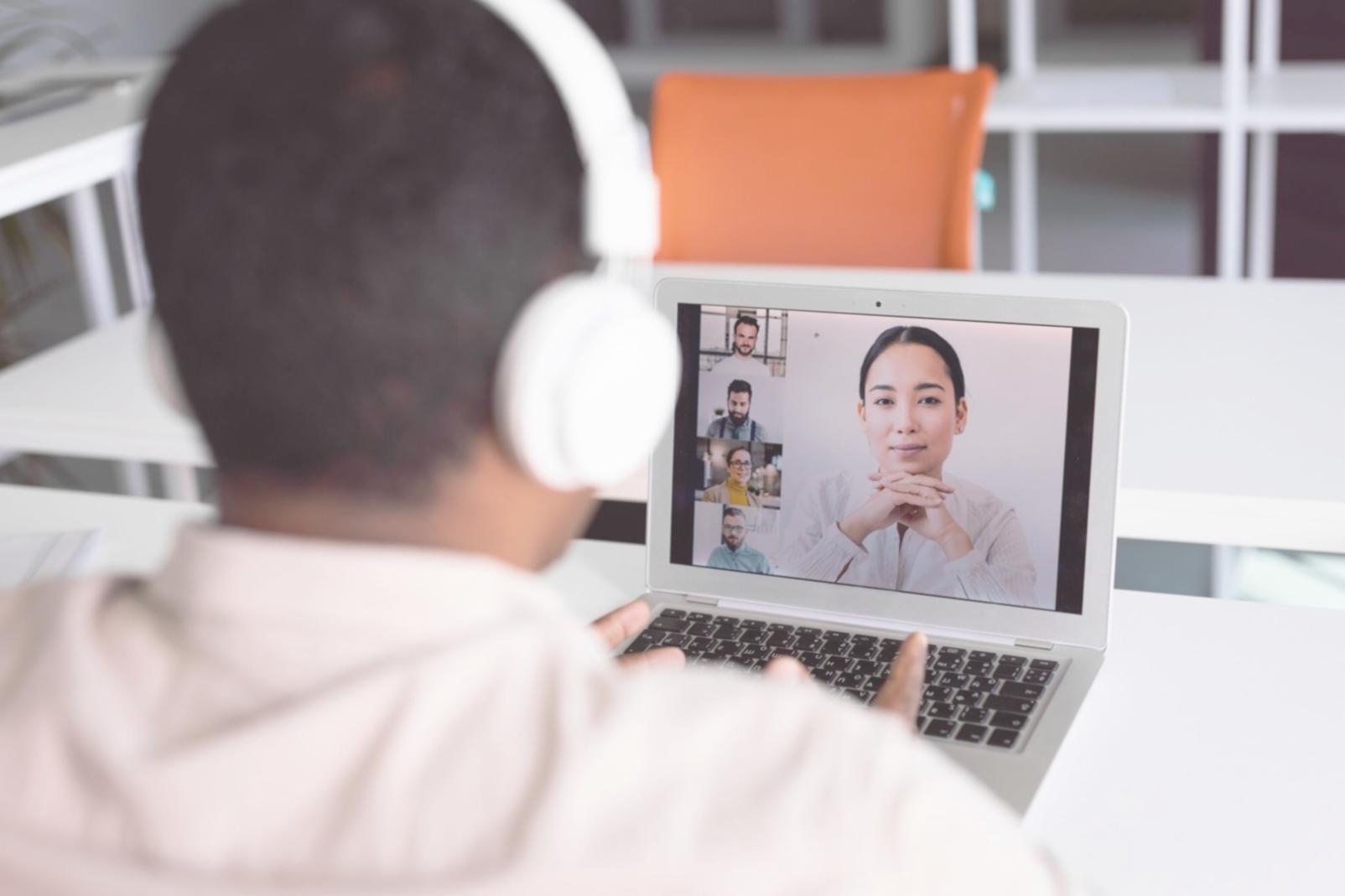 Platform edukasi keuangan untuk memahami valuasi dan analisis bisnis