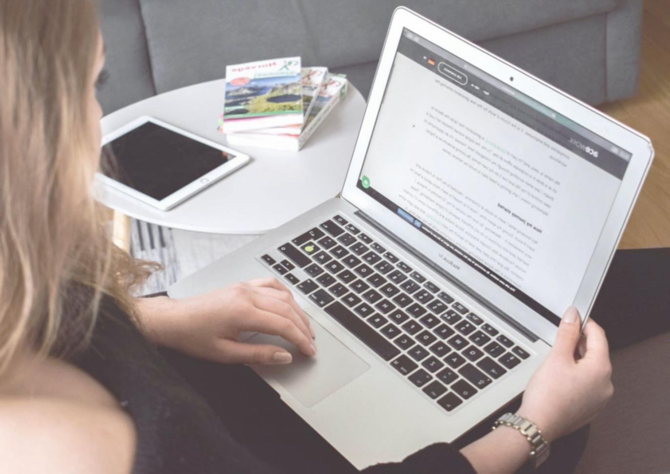 Ilustrasi materi pembelajaran analisis fundamental